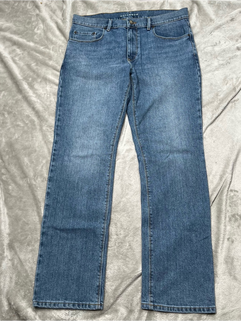 Mott and Bow Benson Straight Leg Jeans Mens 35x32 Blue Denim Light Wash